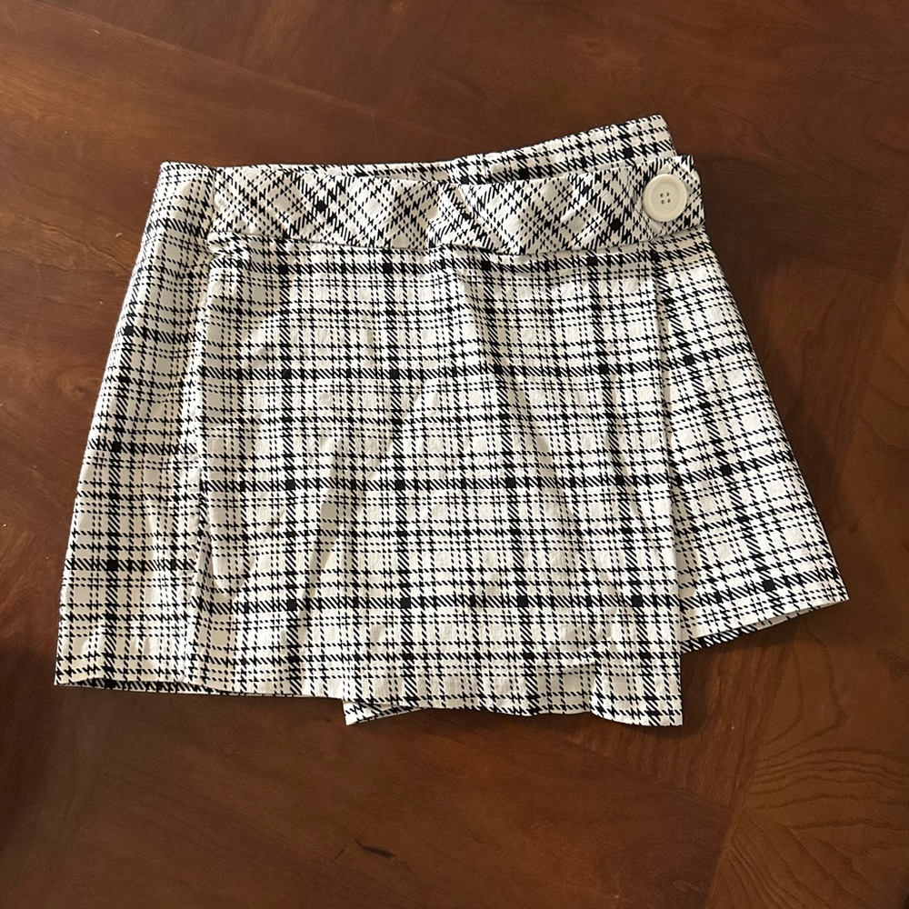 Joe Benbasset Asymmetrical Plaid Skort in Black and White Light Academia Button
